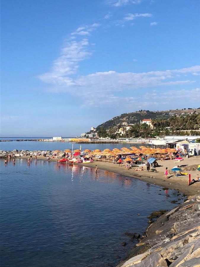 Appartamento NONSOLOMARE sul Corso pedonale Sanremo Esterno foto
